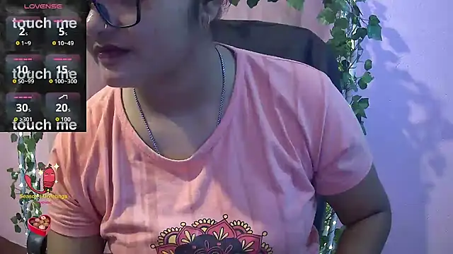 Snapshot of Pari-new chatting on 05/27/26, 04:20 Pari-new online show from 05/27/26, 04:20