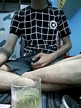 Snapshot of Shubu_76 chatting on 10/18/25, 02:51 Shubu 76 online show from 10/18/25, 02:51