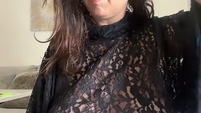 Snapshot of Serena_4you chatting on 11/05/25, 03:28 Serena 4you online show from 11/05/25, 03:28