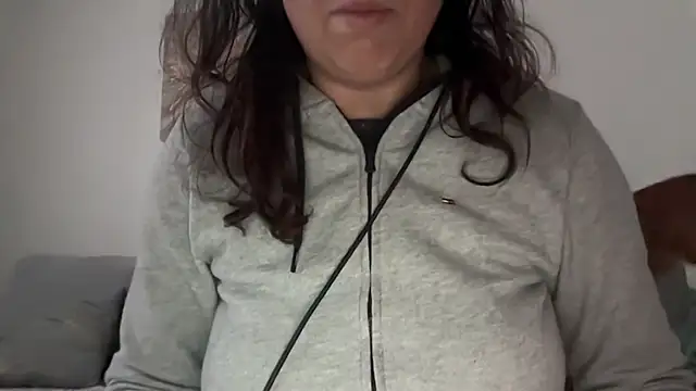 Snapshot of Serena_4you chatting on 11/17/25, 04:13 Serena 4you online show from 11/17/25, 04:13