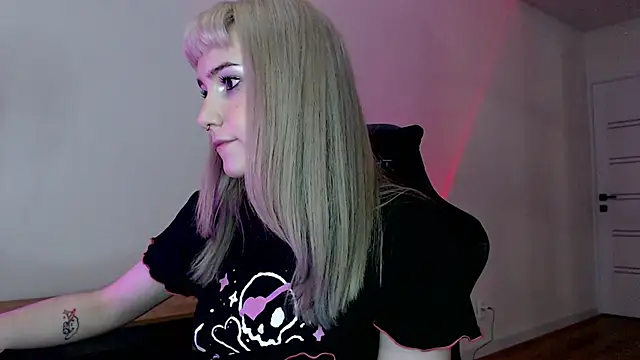 Snapshot of Princess_Shy___ chatting on 02/25/25, 09:35 Princess Shy online show from 02/25/25, 09:35