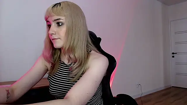 Snapshot of Princess_Shy___ chatting on 03/04/25, 02:21 Princess Shy online show from 03/04/25, 02:21