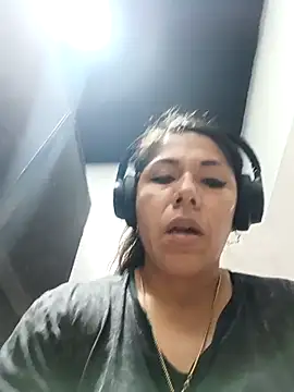 Snapshot of Karenn12 chatting on 10/10/25, 03:16 Karenn12 online show from 10/10/25, 03:16