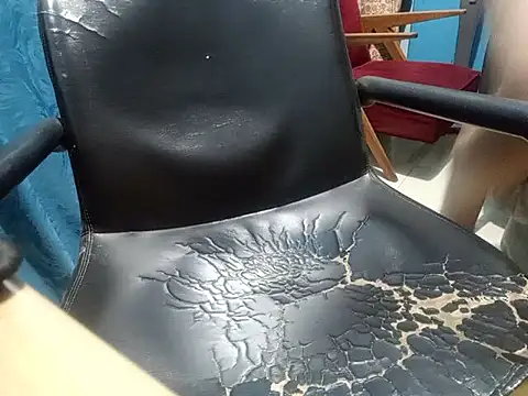 Snapshot of SALLY_OMAR_ chatting on 04/21/26, 10:45 SALLY OMAR online show from 04/21/26, 10:45