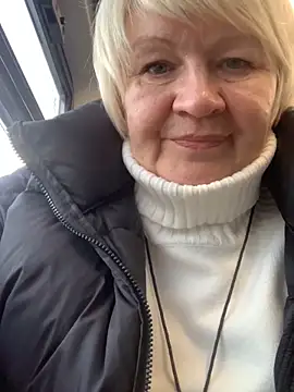 Laura Millf online show from 01/21/25, 12:29