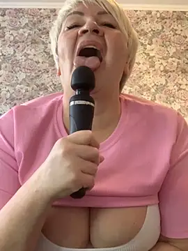 Laura Millf online show from 02/13/25, 07:45