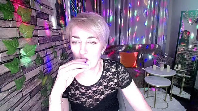 Snapshot of Hot_Girl87 chatting on 12/03/24, 03:55 Hot Girl87 online show from 12/03/24, 03:55