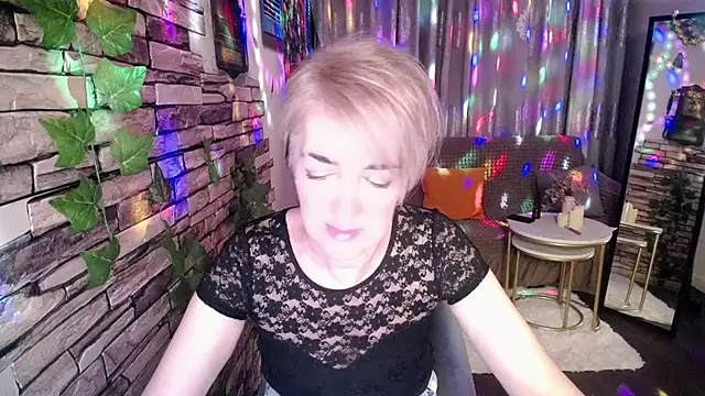 Snapshot of Hot_Girl87 chatting on 12/08/24, 07:11 Hot Girl87 online show from 12/08/24, 07:11