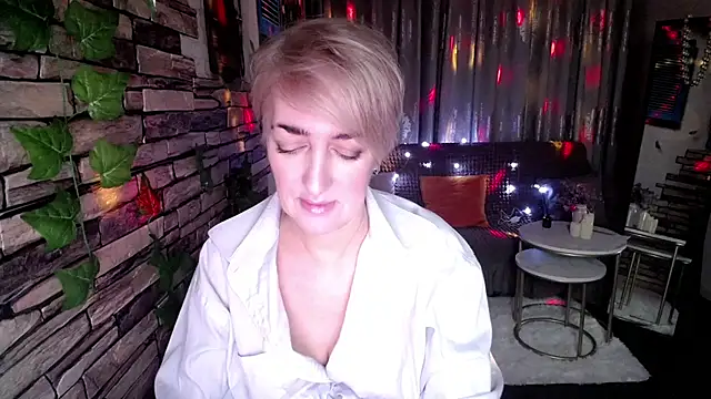 Snapshot of Hot_Girl87 chatting on 12/09/24, 03:54 Hot Girl87 online show from 12/09/24, 03:54