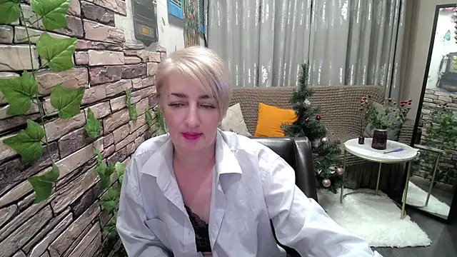 Snapshot of Hot_Girl87 chatting on 12/20/24, 07:07 Hot Girl87 online show from 12/20/24, 07:07