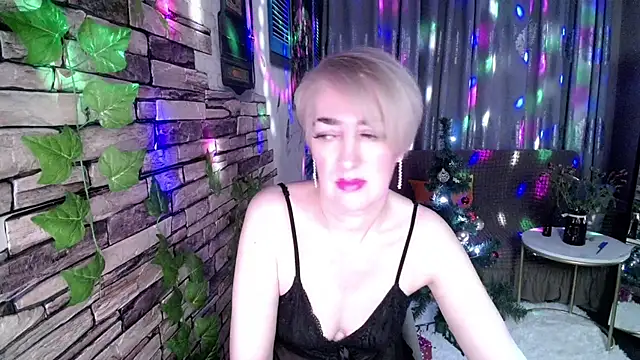 Snapshot of Hot_Girl87 chatting on 12/21/24, 06:55 Hot Girl87 online show from 12/21/24, 06:55