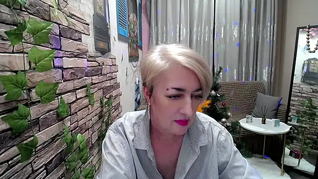 Snapshot of Hot_Girl87 chatting on 12/24/24, 03:16 Hot Girl87 online show from 12/24/24, 03:16