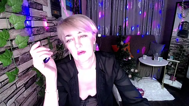 Snapshot of Hot_Girl87 chatting on 12/24/24, 09:44 Hot Girl87 online show from 12/24/24, 09:44