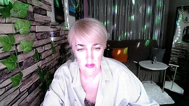 Snapshot of Hot_Girl87 chatting on 01/05/25, 08:21 Hot Girl87 online show from 01/05/25, 08:21