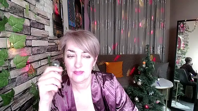 Snapshot of Hot_Girl87 chatting on 01/13/25, 06:27 Hot Girl87 online show from 01/13/25, 06:27