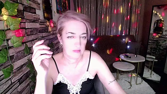 Snapshot of Hot_Girl87 chatting on 01/15/25, 07:55 Hot Girl87 online show from 01/15/25, 07:55