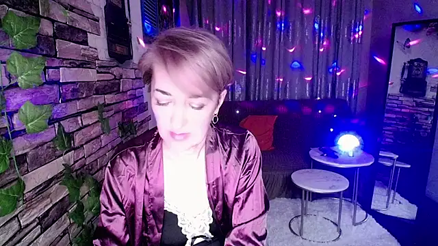 Snapshot of Hot_Girl87 chatting on 01/15/25, 10:57 Hot Girl87 online show from 01/15/25, 10:57