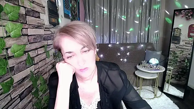 Snapshot of Hot_Girl87 chatting on 01/19/25, 09:23 Hot Girl87 online show from 01/19/25, 09:23