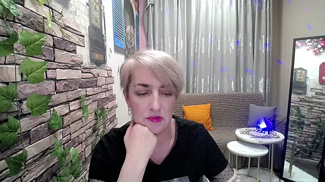 Snapshot of Hot_Girl87 chatting on 01/20/25, 04:01 Hot Girl87 online show from 01/20/25, 04:01