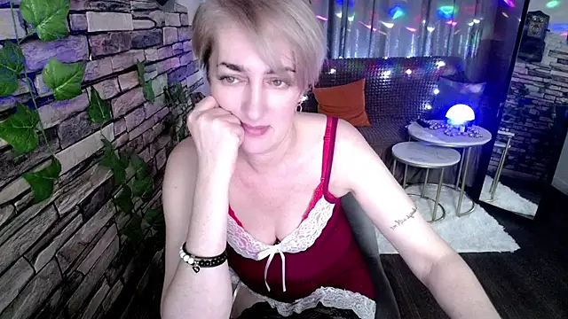 Snapshot of Hot_Girl87 chatting on 01/21/25, 12:15 Hot Girl87 online show from 01/21/25, 12:15