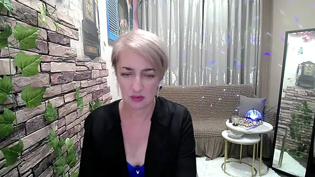 Snapshot of Hot_Girl87 chatting on 01/23/25, 08:24 Hot Girl87 online show from 01/23/25, 08:24