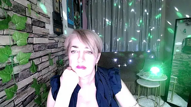 Snapshot of Hot_Girl87 chatting on 01/27/25, 09:22 Hot Girl87 online show from 01/27/25, 09:22