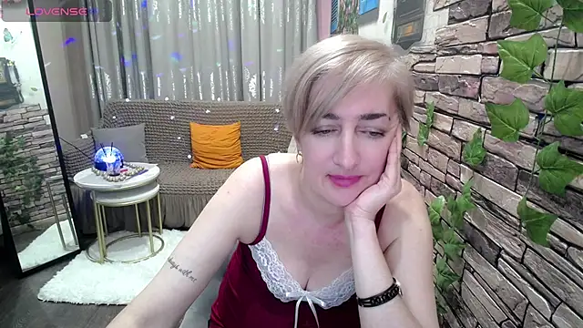 Snapshot of Hot_Girl87 chatting on 02/03/25, 05:56 Hot Girl87 online show from 02/03/25, 05:56