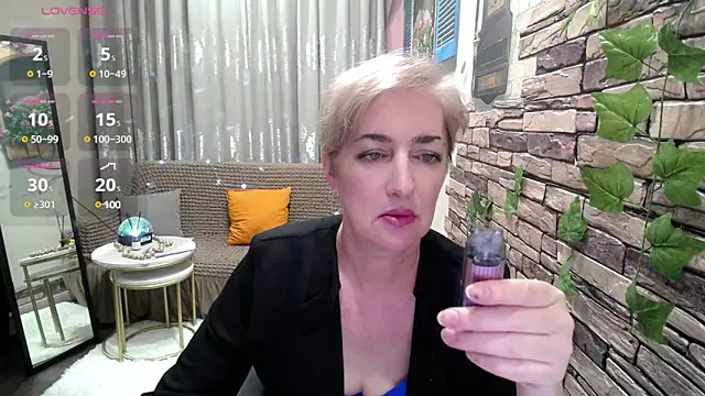 Snapshot of Hot_Girl87 chatting on 02/04/25, 03:36 Hot Girl87 online show from 02/04/25, 03:36