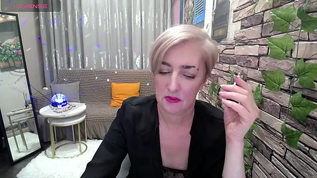 Snapshot of Hot_Girl87 chatting on 02/05/25, 02:26 Hot Girl87 online show from 02/05/25, 02:26