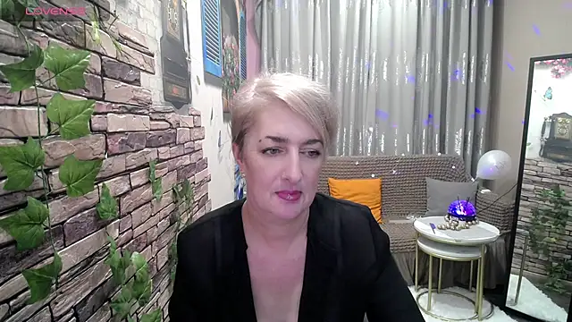 Snapshot of Hot_Girl87 chatting on 02/09/25, 02:40 Hot Girl87 online show from 02/09/25, 02:40