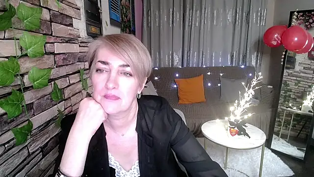 Snapshot of Hot_Girl87 chatting on 02/14/25, 10:58 Hot Girl87 online show from 02/14/25, 10:58