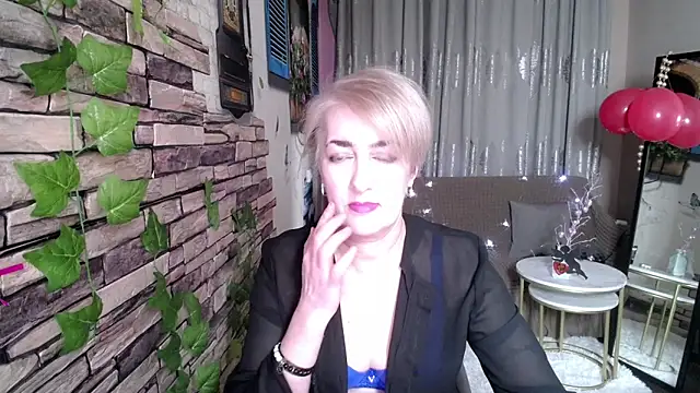 Snapshot of Hot_Girl87 chatting on 02/18/25, 03:54 Hot Girl87 online show from 02/18/25, 03:54