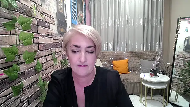 Snapshot of Hot_Girl87 chatting on 02/23/25, 02:57 Hot Girl87 online show from 02/23/25, 02:57