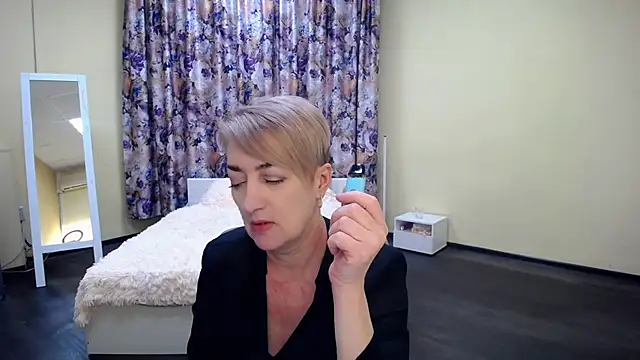 Snapshot of Hot_Girl87 chatting on 03/10/25, 11:38 Hot Girl87 online show from 03/10/25, 11:38