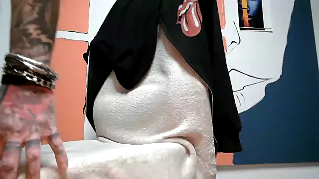 dani4334 online show from 01/20/25, 11:02