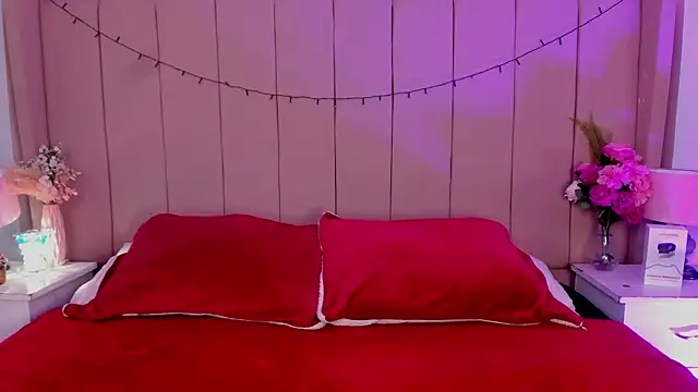 Snapshot of MollyBigBoobs12 chatting on 10/29/25, 08:32 MollyBigBoobs12 online show from 10/29/25, 08:32