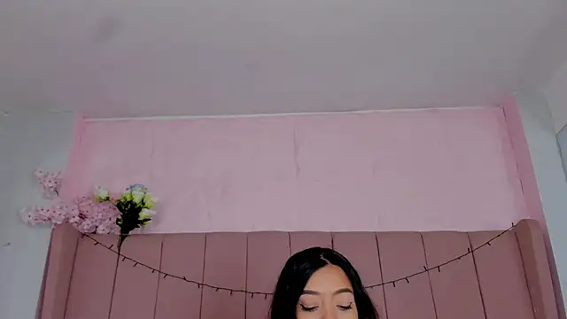 Snapshot of MollyBigBoobs12 chatting on 12/15/25, 09:08 MollyBigBoobs12 online show from 12/15/25, 09:08