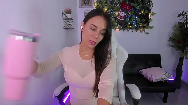 Sara lopez 28 online show from 12/18/24, 02:38