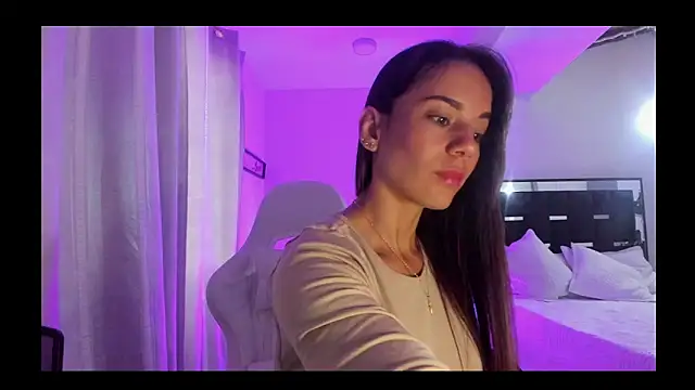 Sara lopez 28 online show from 04/15/26, 02:13