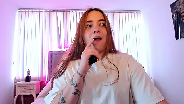 Snapshot of Valentina_Se chatting on 12/17/24, 09:05 Valentina Se online show from 12/17/24, 09:05