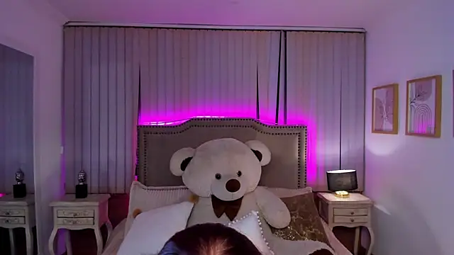 Snapshot of Valentina_Se chatting on 01/31/25, 03:52 Valentina Se online show from 01/31/25, 03:52