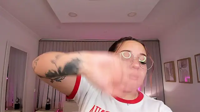 Snapshot of Valentina_Se chatting on 02/22/25, 04:18 Valentina Se online show from 02/22/25, 04:18