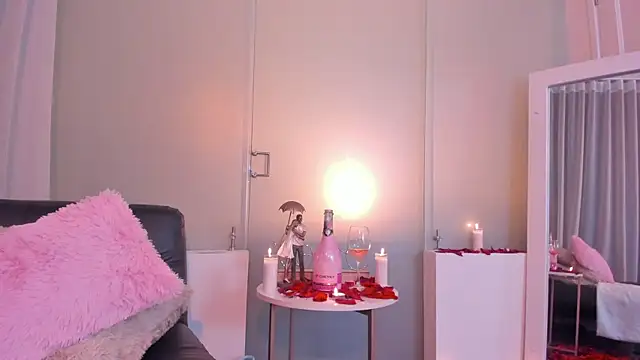 Snapshot of IsabellaAnngel chatting on 02/15/25, 12:59 IsabellaAnngel online show from 02/15/25, 12:59