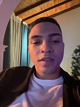 Snapshot of Thiago_Santo_ chatting on 01/01/25, 08:13 Thiago Santo online show from 01/01/25, 08:13