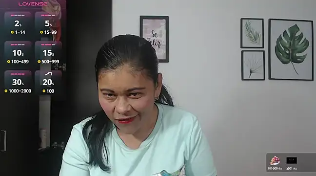 Snapshot of viki_mom chatting on 02/12/25, 04:01 viki mom online show from 02/12/25, 04:01