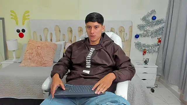 Damian23   online show from 01/02/25, 12:57