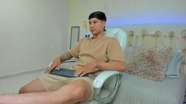 Damian23   online show from 01/03/25, 12:19