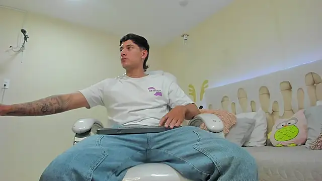 Damian23   online show from 01/04/25, 04:11