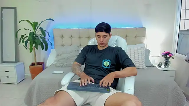 Damian23   online show from 01/11/25, 12:29