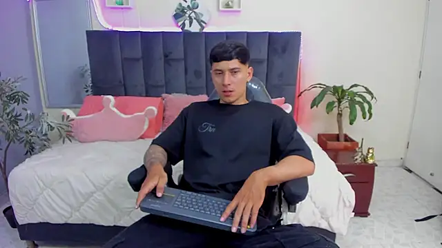 Damian23   online show from 01/12/25, 03:57